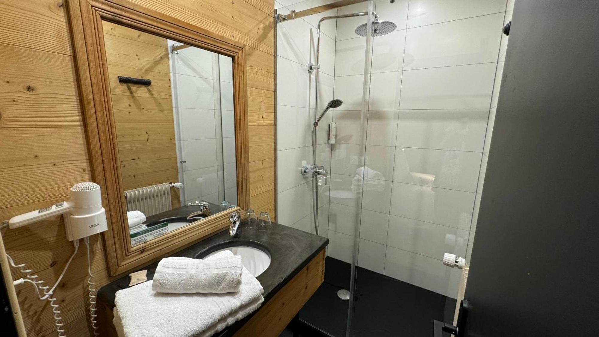 Hotel-Spa Le Morillon Charme & Caractere エクステリア 写真
